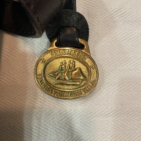 Brahmin black leather crossbody
8.5”length 7”width lying flat. Vintage - Picture 2 of 16